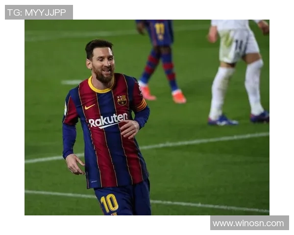 足球明星在赛场上的帅气瞬间展现他们的风采与魅力 足球明星在赛场上的帅气瞬间展现他们的风采与魅力