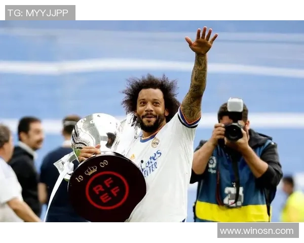 足球传奇告别赛场回顾赛季后退役的明星球员与他们的辉煌瞬间 足球传奇告别赛场回顾赛季后退役的明星球员与他们的辉煌瞬间