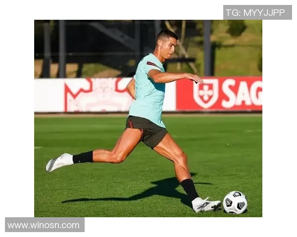 新冠肺炎期间足球明星的抗疫故事与坚韧精神展现