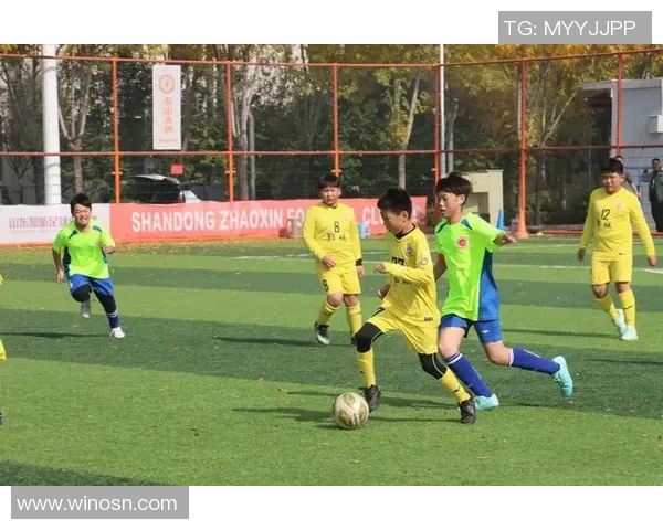 勋望小学足球明星展现青春风采助力校园体育发展与团队精神培养