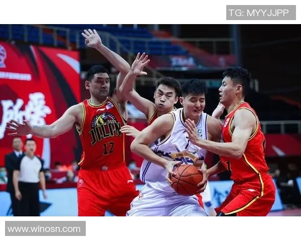 南京篮球队以99分领跑世界锦标赛积分榜展现强大实力 南京篮球队以99分领跑世界锦标赛积分榜展现强大实力